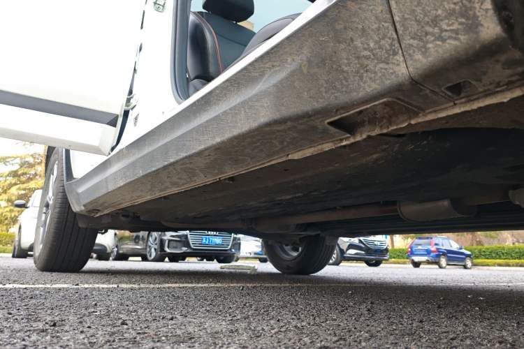 Used Kia Seltos 2023 1.5L CVT Luxury Edition Right Side Sill
