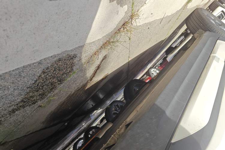 Used Kia Seltos 2023 1.5L CVT Luxury Edition Right Side Sill