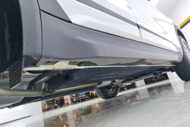Used Kia Seltos 2023 1.5L CVT Luxury Edition Right Side Sill