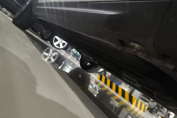 Used Kia Seltos 2023 1.5L CVT Luxury Edition Right Side Sill