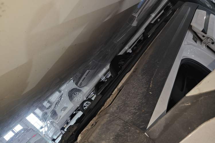 Used Kia Seltos 2023 1.5L CVT Luxury Edition Right Side Sill