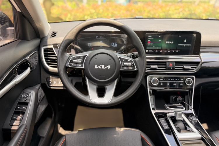 Used Kia Seltos 2023 1.5L CVT Luxury Edition Steering Wheel