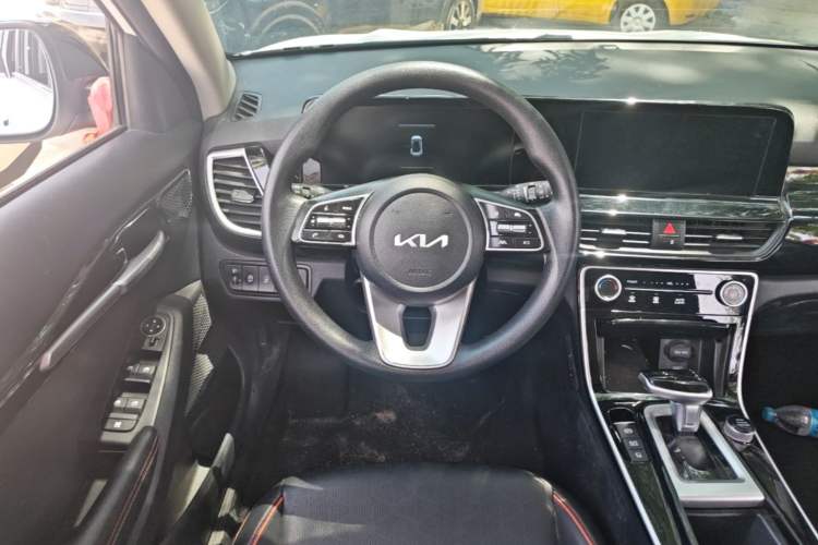 Used Kia Seltos 2023 1.5L CVT Luxury Edition Steering Wheel