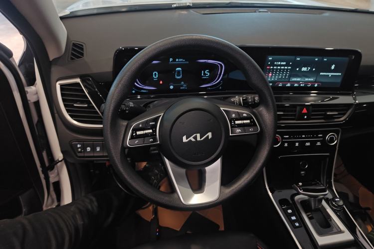 Used Kia Seltos 2023 1.5L CVT Luxury Edition Steering Wheel