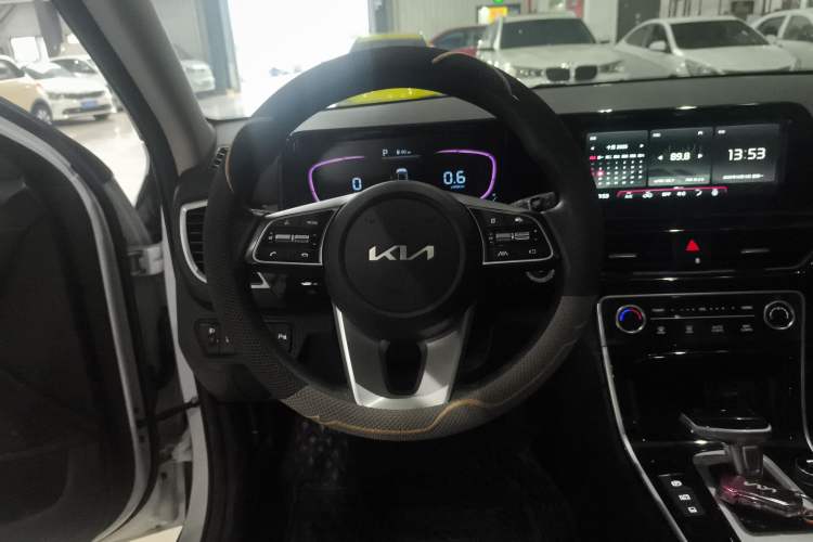 Used Kia Seltos 2023 1.5L CVT Luxury Edition Steering Wheel