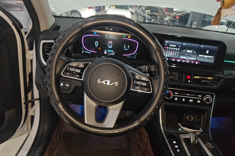 Used Kia Seltos 2023 1.5L CVT Luxury Edition Steering Wheel