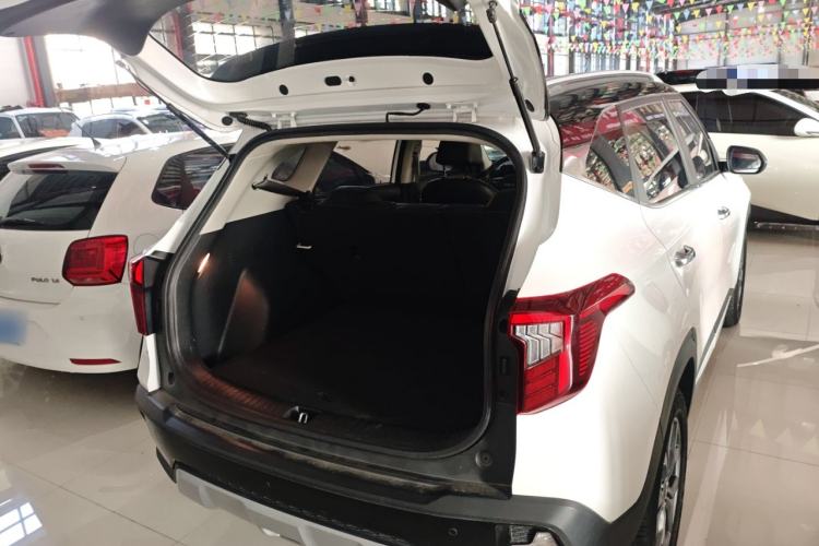 Used Kia Seltos 2023 1.5L CVT Luxury Edition Trunk