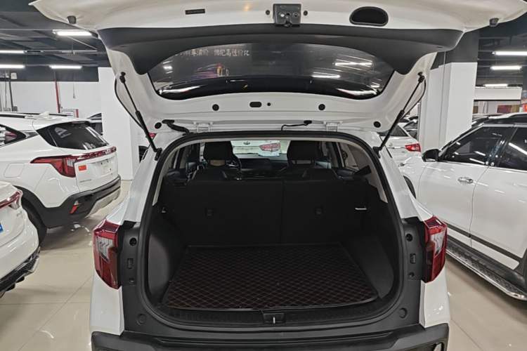 Used Kia Seltos 2023 1.5L CVT Luxury Edition Trunk