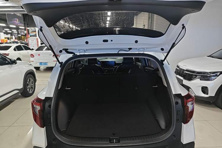 Used Kia Seltos 2023 1.5L CVT Luxury Edition Trunk