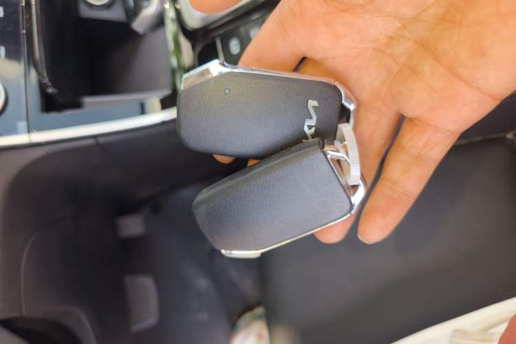 Used Kia Seltos 2023 1.5L CVT Luxury Edition Vehicle Key