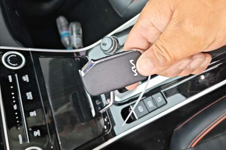 Used Kia Seltos 2023 1.5L CVT Luxury Edition Vehicle Key