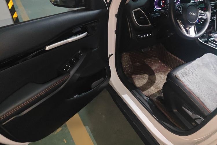 Used Kia Seltos 2026 1.5L IVT Luxury Edition Driver Seat