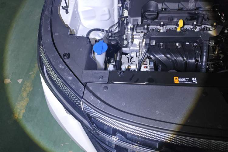 Used Kia Seltos 2026 1.5L IVT Luxury Edition Engine Bay Right