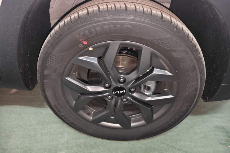 Used Kia Seltos 2026 1.5L IVT Luxury Edition Right Front Wheel Hub