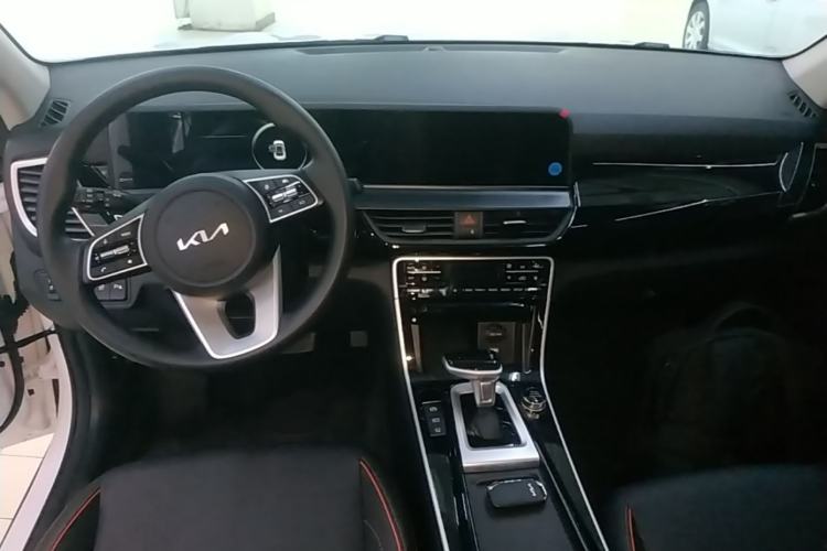 Used Kia Seltos 2026 1.5L IVT Luxury Comfort Edition Center Console