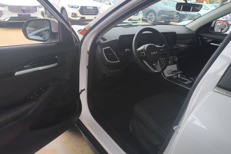 Used Kia Seltos 2026 Model 1.5L IVT Comfort Edition Driver Seat