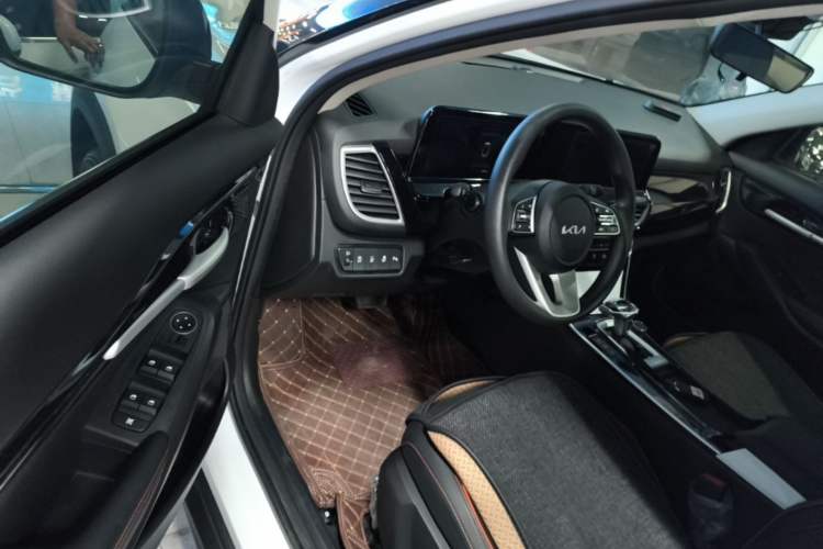 Used Kia Seltos 2026 1.5L IVT Luxury Edition Driver Seat