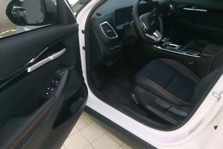 Used Kia Seltos 2026 1.5L IVT Luxury Comfort Edition Driver Seat