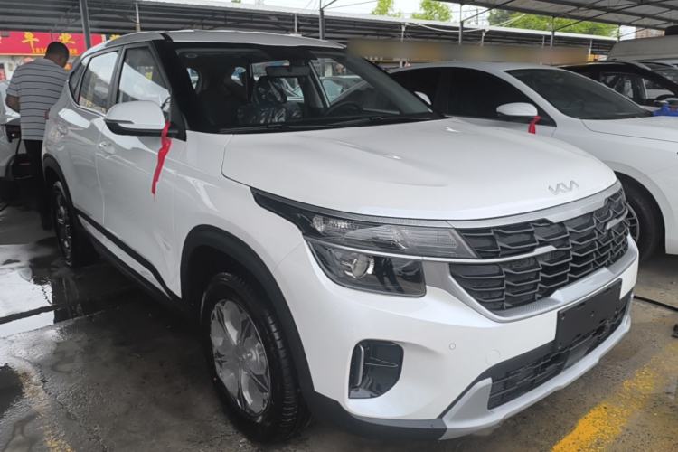 Used Kia Seltos 2026 Model 1.5L IVT Comfort Edition Front Right 45 Deg