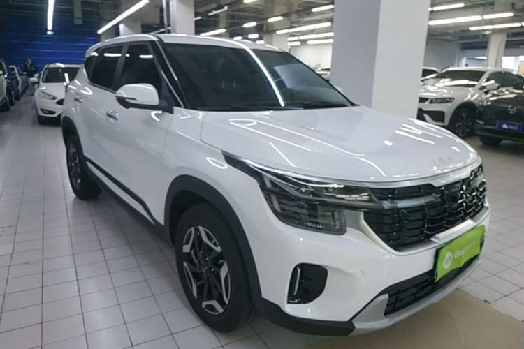 Used Kia Seltos 2026 1.5L IVT Luxury Comfort Edition Front Right 45 Deg