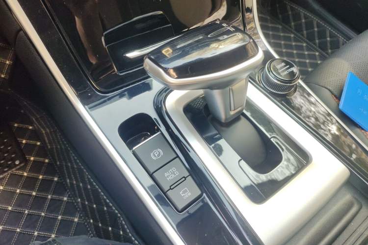 Used Kia Seltos 2026 1.5L IVT Luxury Edition Gear Lever