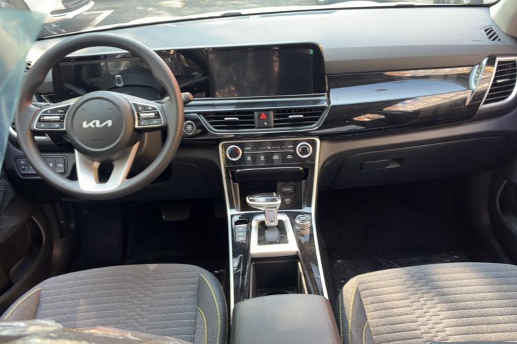 Used Kia Seltos 2026 Model 1.5L IVT Comfort Edition Interior 3