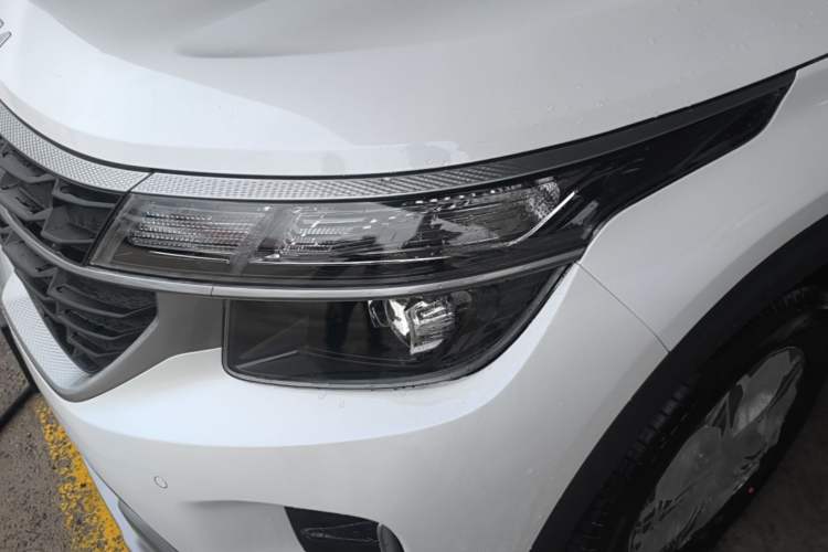 Used Kia Seltos 2026 Model 1.5L IVT Comfort Edition Left Front Headlight
