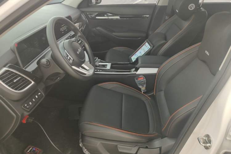 Used Kia Seltos 2026 1.5L IVT Luxury Comfort Edition Left Front Seat