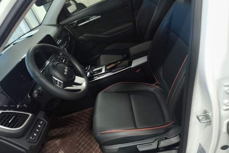 Used Kia Seltos 2026 1.5L IVT Luxury Edition Left Front Seat