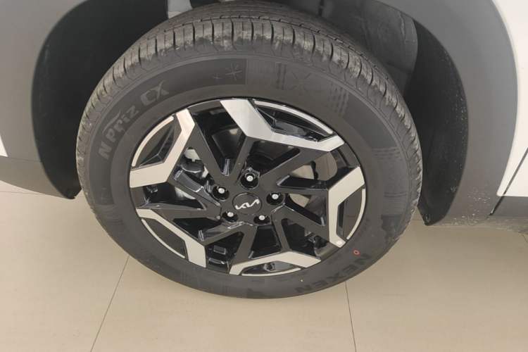 Used Kia Seltos 2026 1.5L IVT Luxury Comfort Edition Left Front Wheel Hub