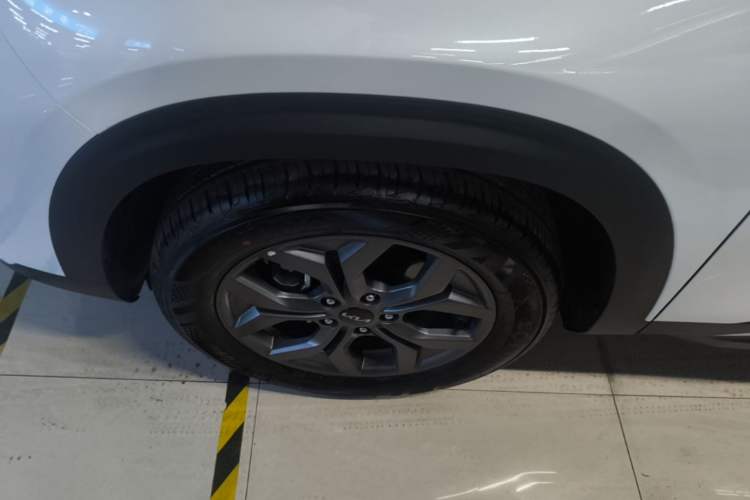 Used Kia Seltos 2026 1.5L IVT Luxury Edition Left Front Wheel Hub