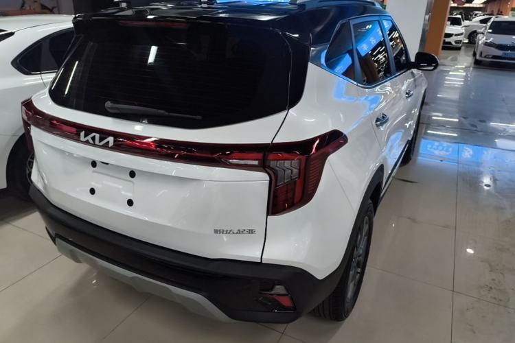 Used Kia Seltos 2026 1.5L IVT Luxury Edition Rear Right 45 Deg