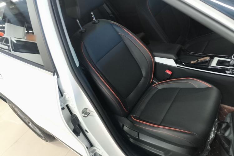 Used Kia Seltos 2026 1.5L IVT Luxury Edition Right Front Seat