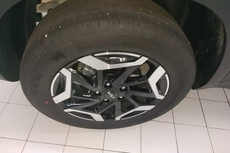 Used Kia Seltos 2026 1.5L IVT Luxury Comfort Edition Right Rear Wheel Hub