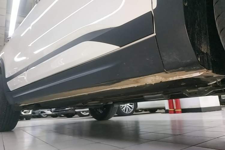 Used Kia Seltos 2026 1.5L IVT Luxury Comfort Edition Right Side Sill