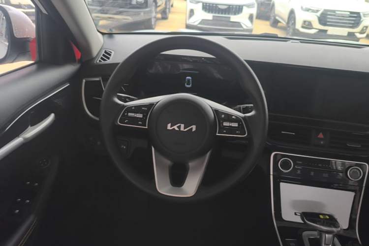 Used Kia Seltos 2026 Model 1.5L IVT Comfort Edition Steering Wheel
