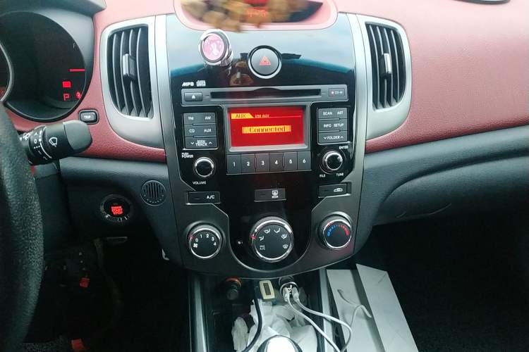 Used Kia Shuma 2010 1.6AT Luxury Edition Audio And AC Panel