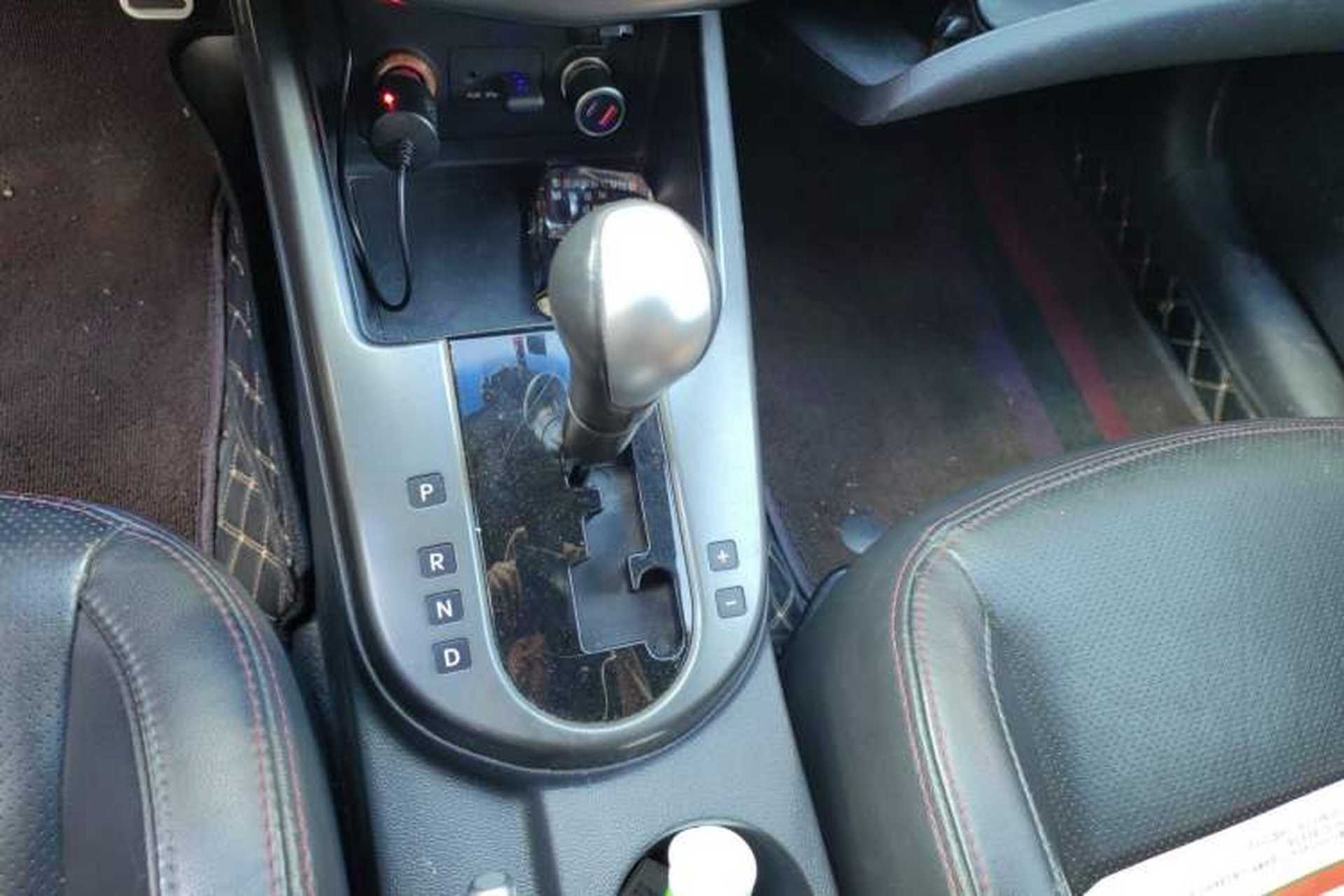 Used Kia Shuma 2010 2.0 AT Luxury Edition Gear Lever