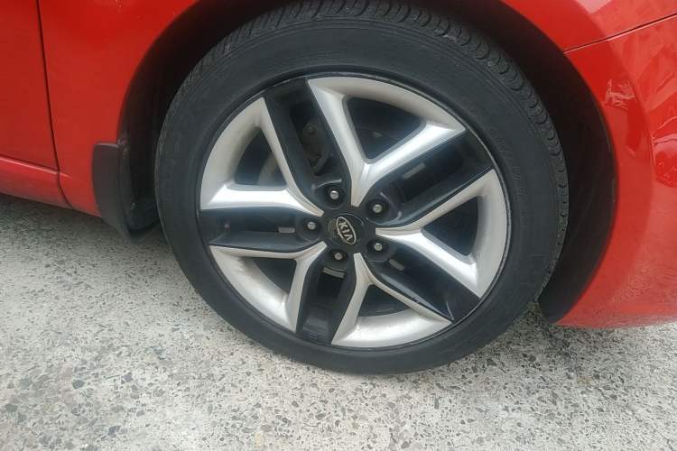 Used Kia Shuma 2010 1.6AT Luxury Edition Right Front Wheel Hub
