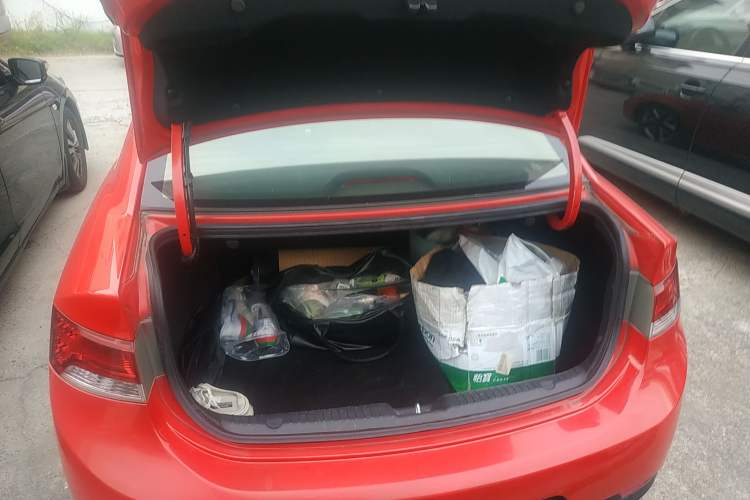 Used Kia Shuma 2010 1.6AT Luxury Edition Trunk