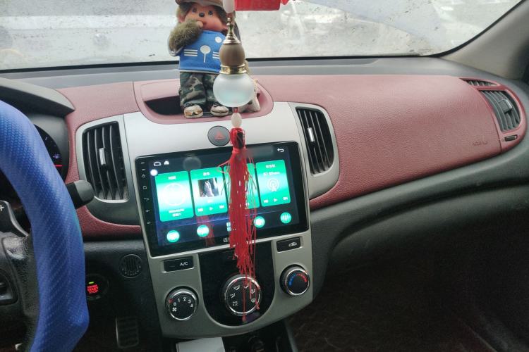 Used Kia Shuma 2011 2.0 AT Sport Edition Audio And AC Panel