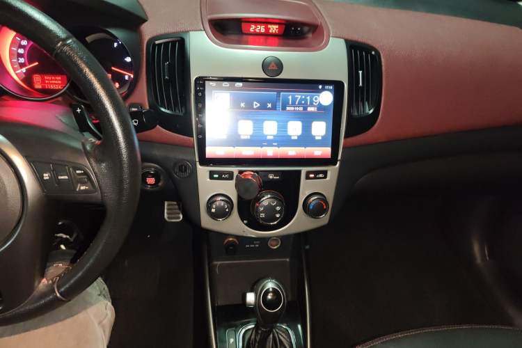 Used Kia Shuma 2011 2.0 AT Sport Edition Audio And AC Panel