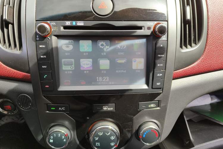 Used Kia Shuma 2011 1.6AT Luxury Edition Audio And AC Panel
