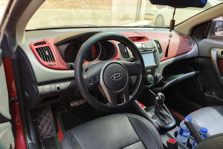 Used Kia Shuma 2011 1.6AT Luxury Edition Center Console