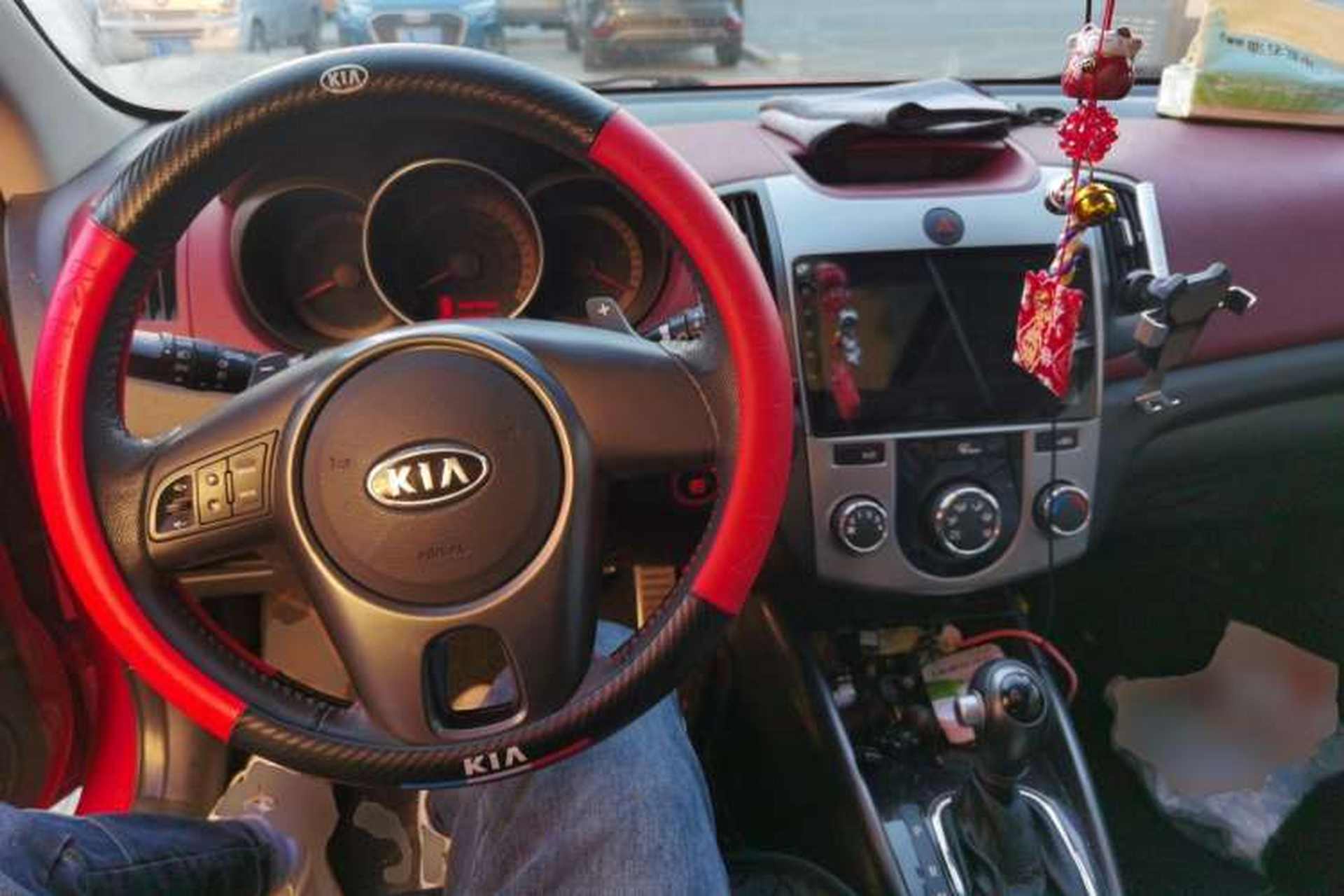 Used Kia Shuma 2011 1.6AT Luxury Edition Center Console