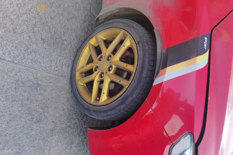Used Kia Shuma 2011 1.6AT Luxury Edition Right Front Wheel Hub