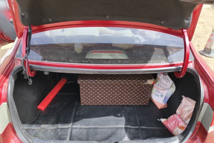 Used Kia Shuma 2011 1.6AT Luxury Edition Trunk
