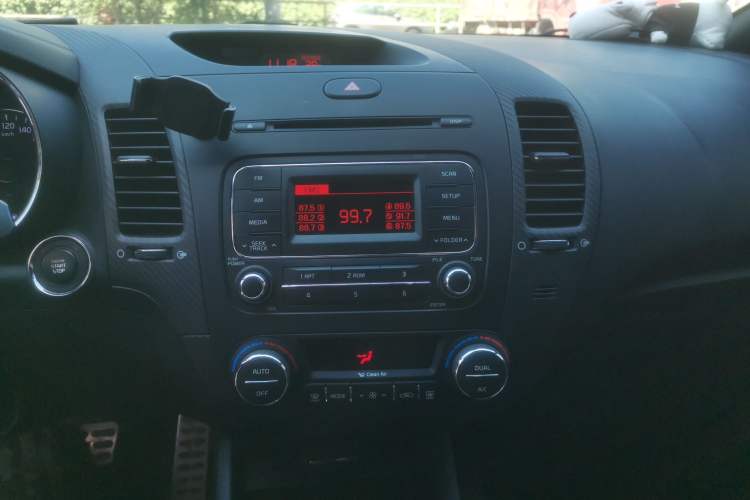 Used Kia Shuma 2014 1.6T Luxury Edition China IV Audio And AC Panel