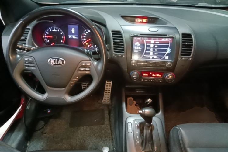Used Kia Shuma 2014 1.6T Luxury Edition China IV Center Console