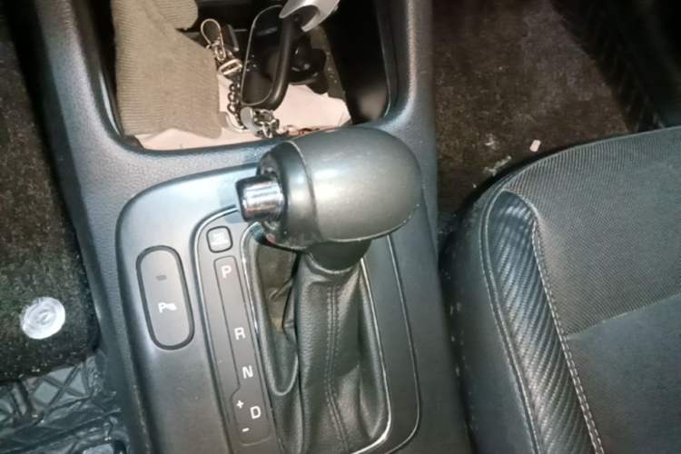 Used Kia Shuma 2014 1.6T Luxury Edition China IV Gear Lever
